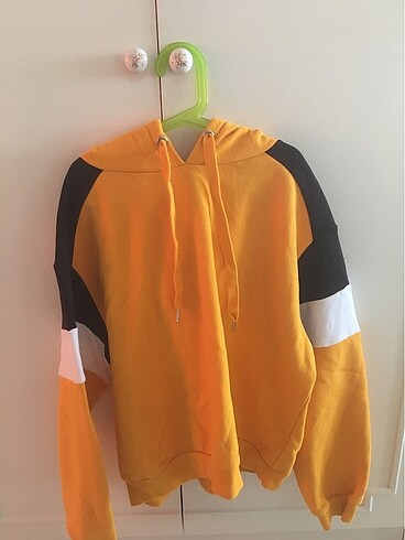 H&M sweat
