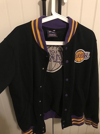 Lakers sweat