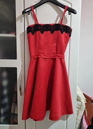 Kırmızı Elbise