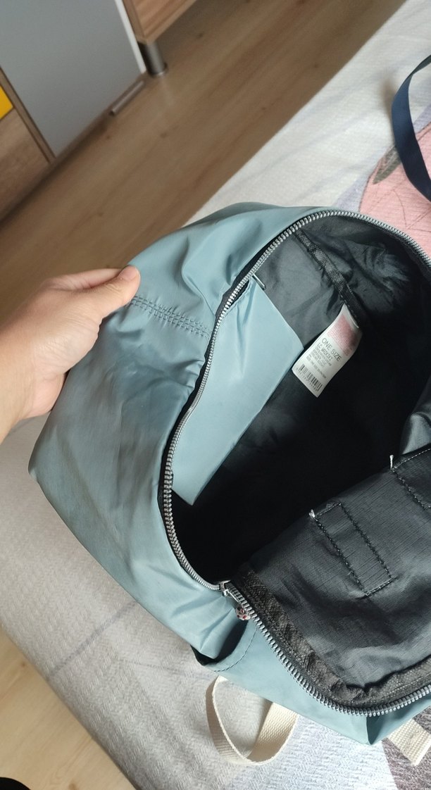 Gri Fermuarlı Kadın Sırt Çantası - Görsel 4