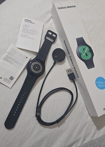 Siyah Samsung Akıllı Saat ve Şarj Kablosu - Görsel 4