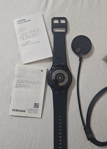 Siyah Samsung Akıllı Saat ve Şarj Kablosu - Görsel 3