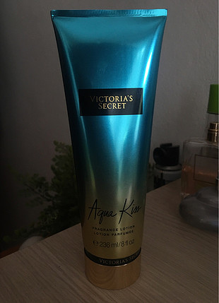 universal Beden mavi Renk Victoria?s Secret Aqua kiss vücut losyonu
