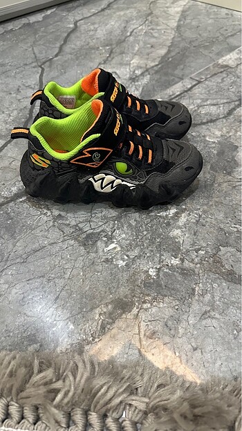 Skechers 29 numara ayakkabı