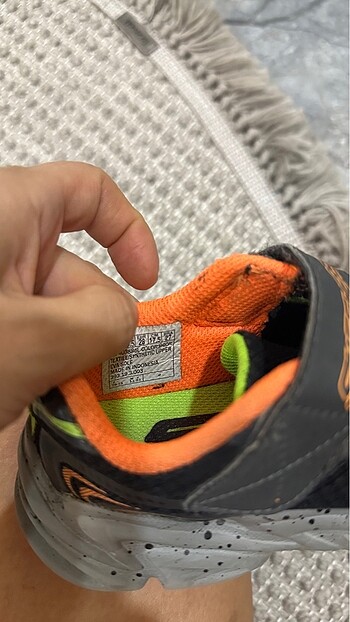28 Beden gri Renk Skechers spor ayakkanı