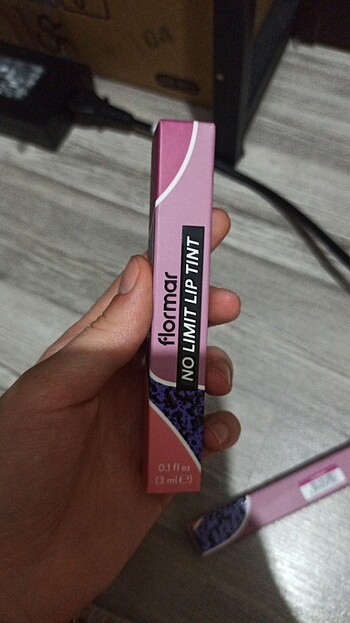 Lip gloss tint