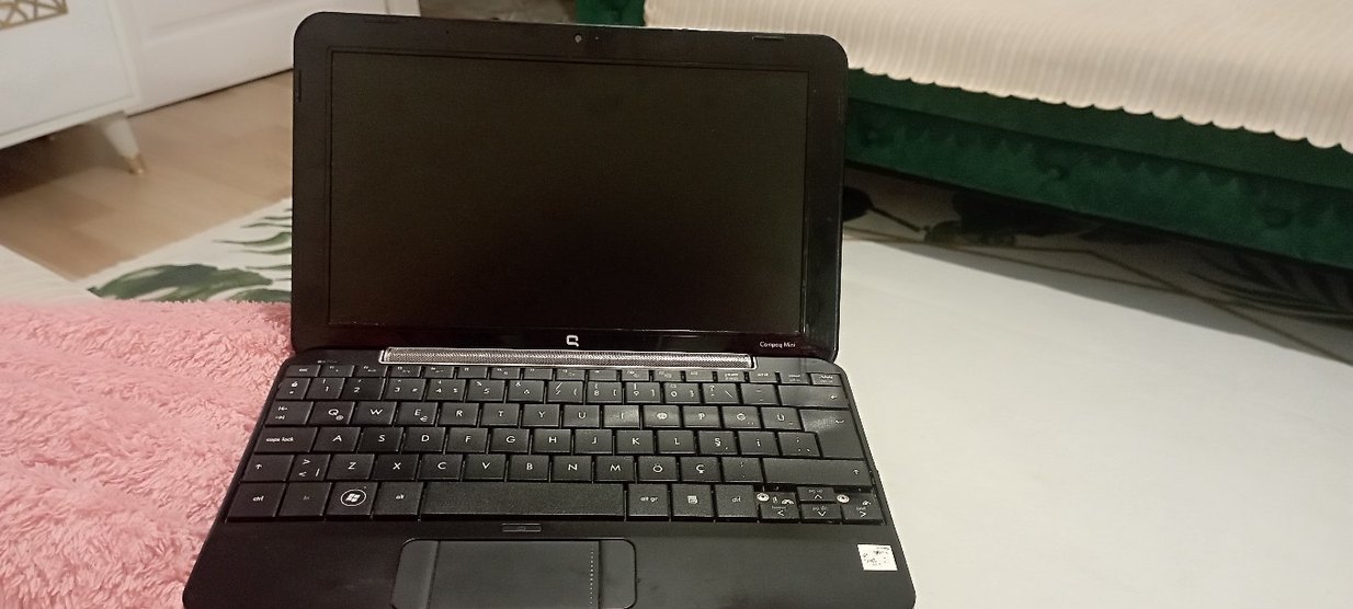 Siyah Compaq Mini Dizüstü Bilgisayar - Görsel 2