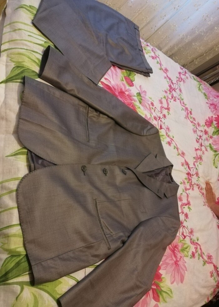 Takım elbise hiç giyilmedi ihtiyaç fazlası oldugu için satıyorum - Görsel 2