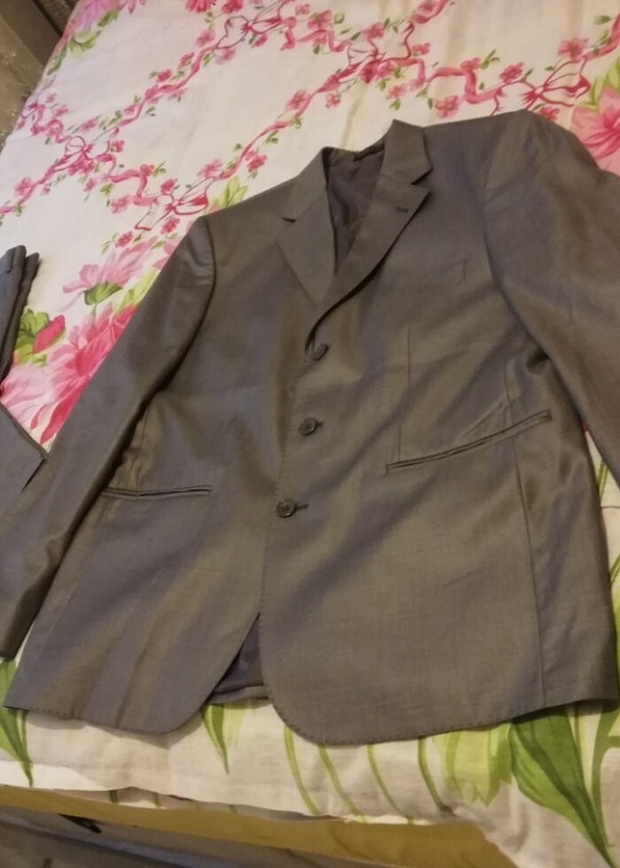 Takım elbise hiç giyilmedi ihtiyaç fazlası oldugu için satıyorum - Görsel 4