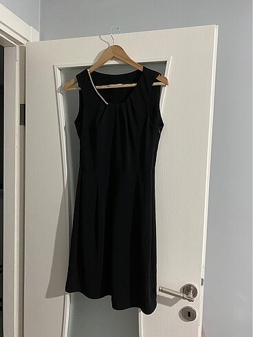 Siyah kumas elbise