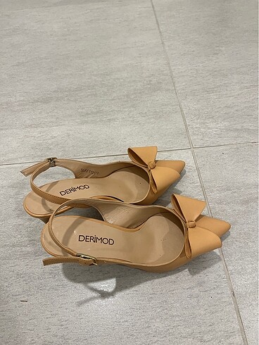 Ten rengi stiletto
