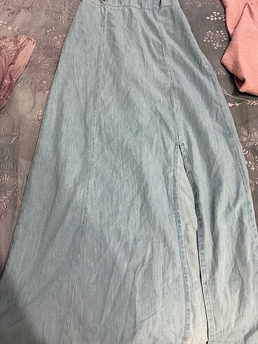LC Waikiki Yırtmaçlı kadın elbise