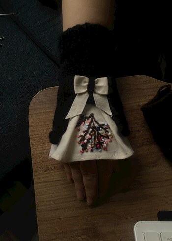 Kahverengi Nakışlı Örgü Eldiven - Görsel 4