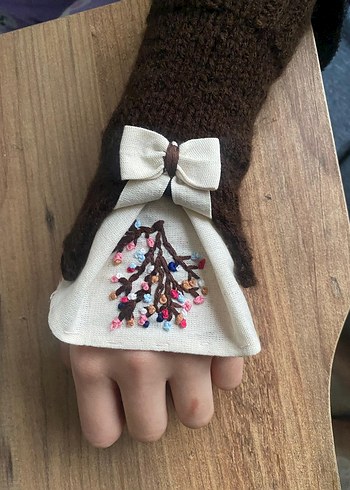 Kahverengi Nakışlı Örgü Eldiven - Görsel 2