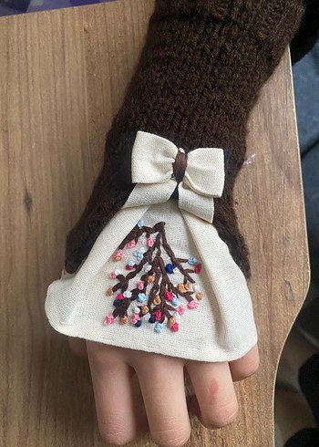 Kahverengi Nakışlı Örgü Eldiven - Görsel 3