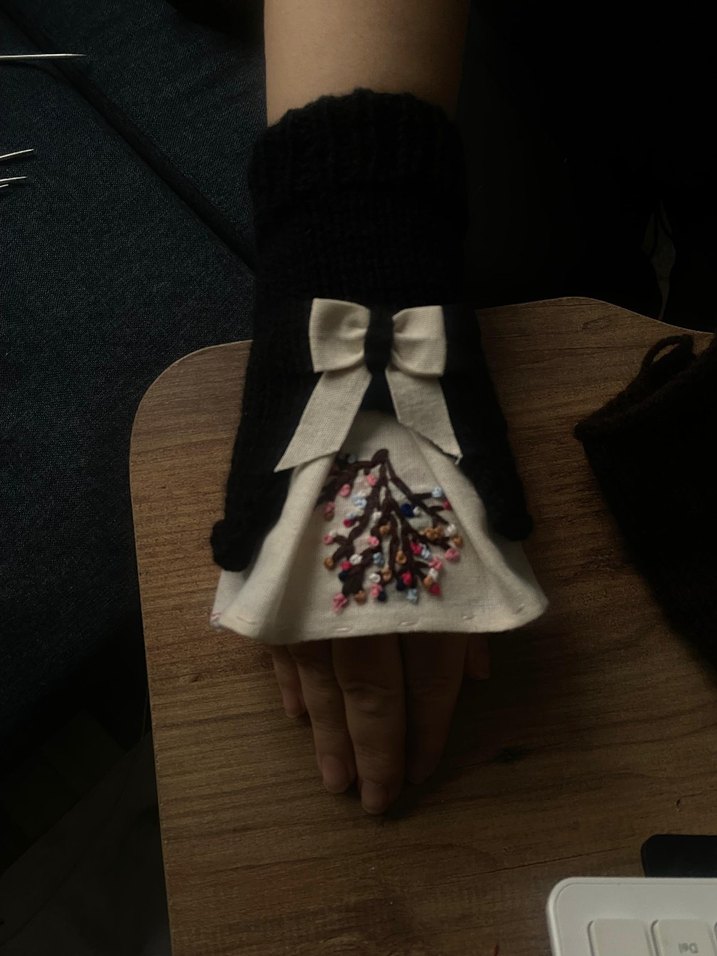 Kahverengi Nakışlı Örgü Eldiven - Görsel 4