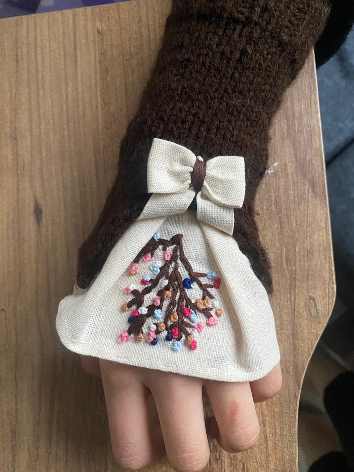 Kahverengi Nakışlı Örgü Eldiven - Görsel 3