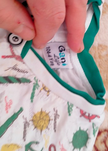 Renkli Desenli V Yaka Kız Tişörtü - Görsel 4