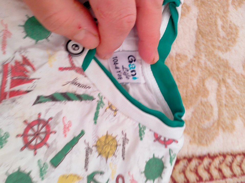 Renkli Desenli V Yaka Kız Tişörtü - Görsel 4