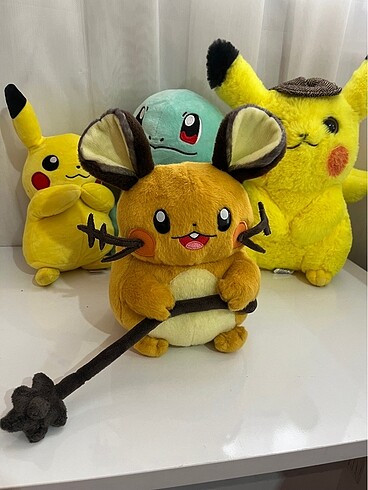 Walt Disney World Pikachu peluş oyuncakları