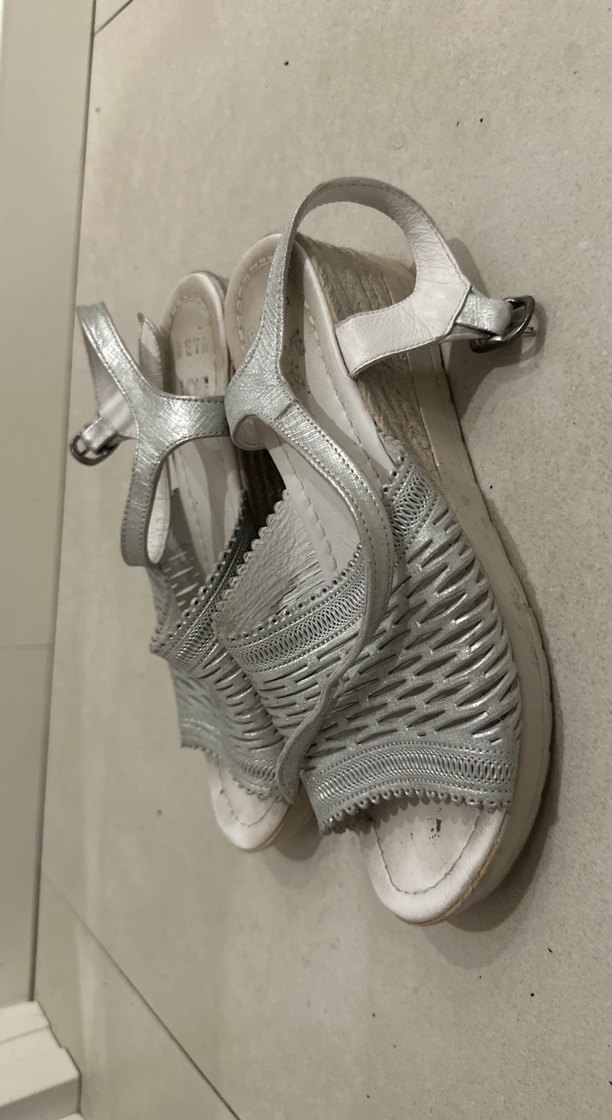 Gri Dolgu Topuklu Kadın Sandalet - Görsel 2