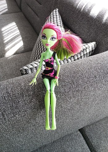 Monster High Renkli Pembe Saçlı Bebek