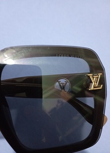 Louis Vuitton Orjinal Luis vittion gözlük ???? bir 1500tl