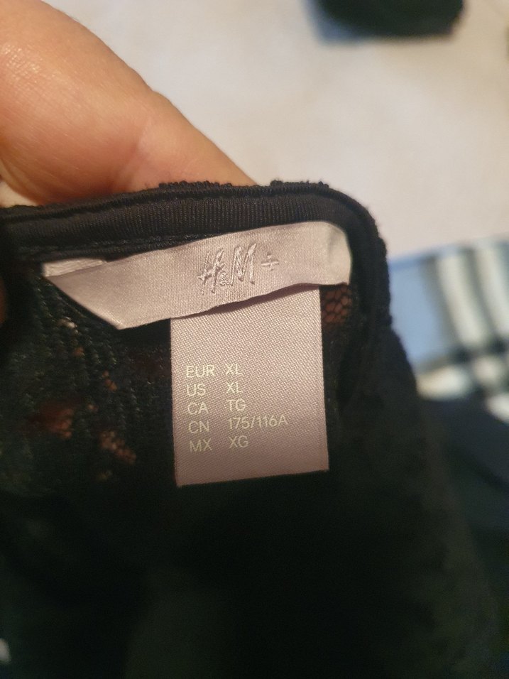 Dantel Detaylı Siyah Örme Midi Elbise - Görsel 5