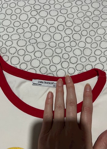 Baskılı Kırmızı Detaylı Beyaz Kadın Tişört - Görsel 3