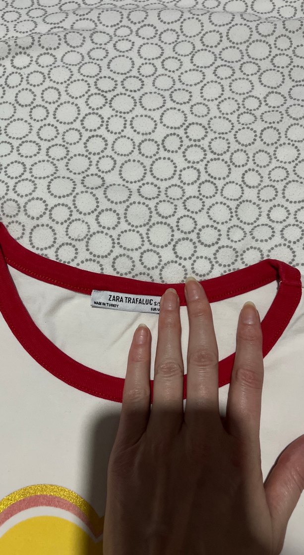 Baskılı Kırmızı Detaylı Beyaz Kadın Tişört - Görsel 3