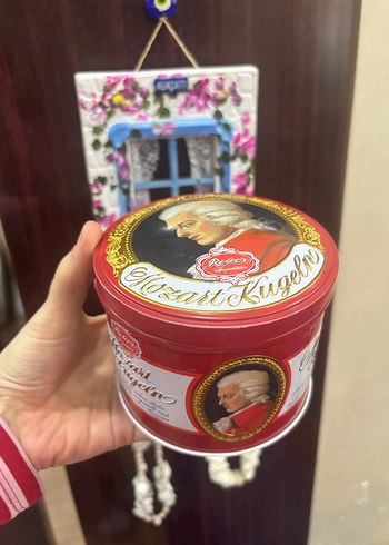 Mozart Kugeln Kırmızı Teneke Kutuda