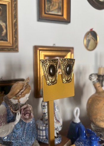 Klasik Vintage Altın Küçük Tokalı Küpe