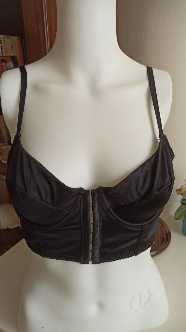 V Yaka Siyah Saten Mini Büstiyer - Görsel 2