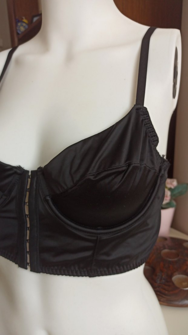 V Yaka Siyah Saten Mini Büstiyer - Görsel 3