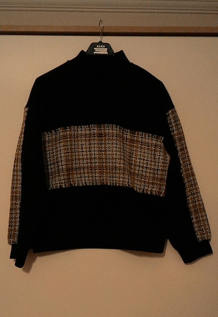 siyah önü ve kolları desenli sweat