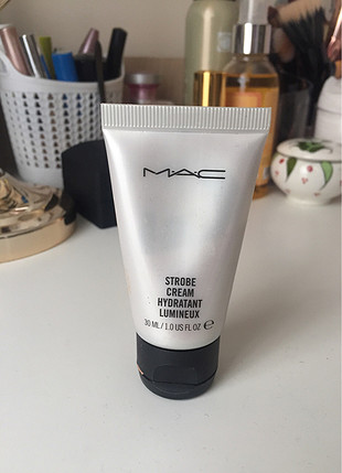 Mac strobe cream