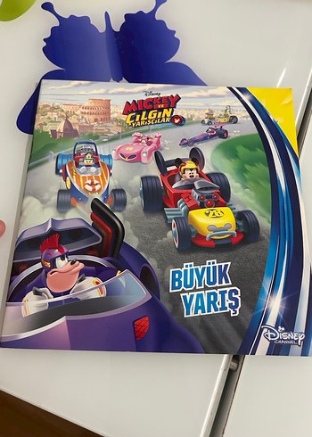 Mickey Çılgın Yarışçılar - Büyük Yarış Çizgi Kitap