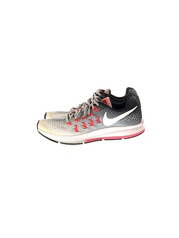 Nike Spor Ayakkabı %70 İndirimli.