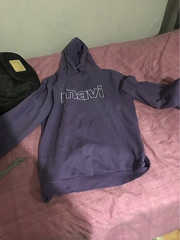 mavi kapüsonlu sweatshirt