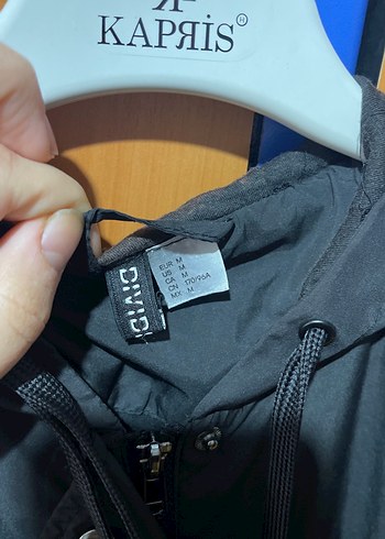 Düğmeli Siyah Kadın yağmurluk - Görsel 3