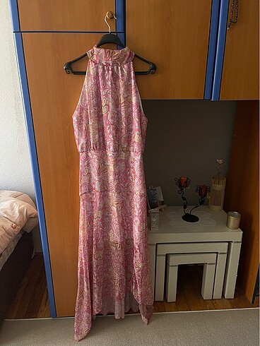 Pembe elbise