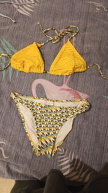 Sarı sungersiz bikini