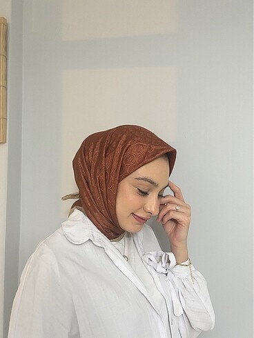  Beden Monogram Eşarp