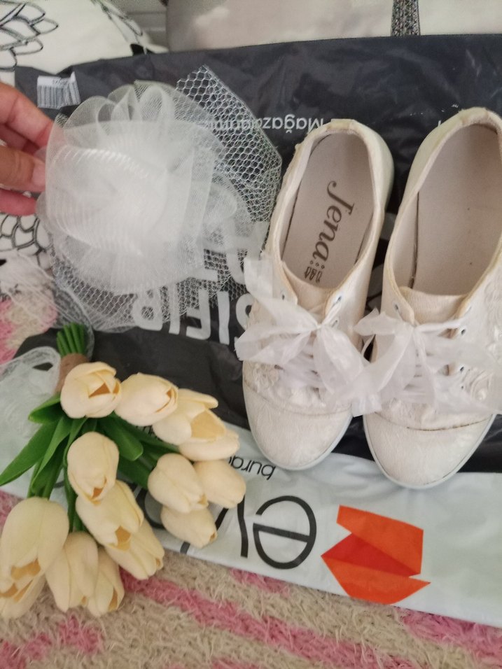 Dantelli Beyaz Bohem Gelin Ayakkabısı ve Çiçek Buketi - Görsel 3