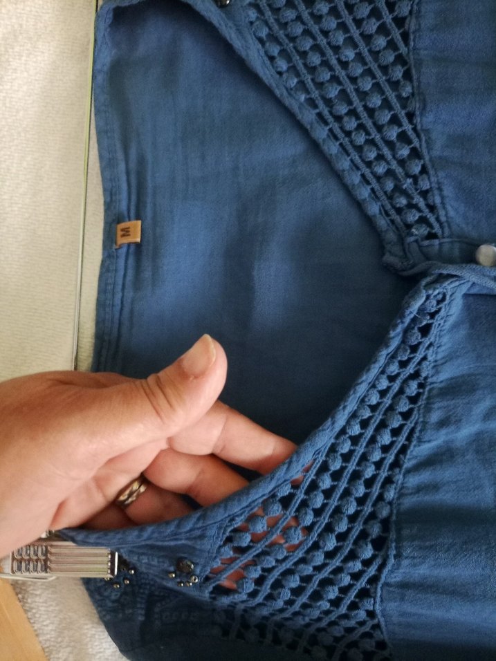 Düğmeli Mavi Nakışlı Bohem Kadın Bluz - Görsel 4