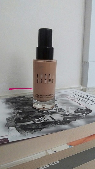 Bobbi Brown Skin Foundation