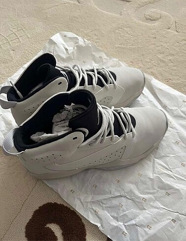42 Beden beyaz Renk NIKE AIR JORDAN 43 NUMARA