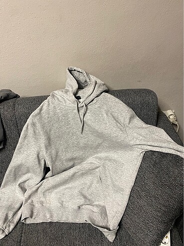 H&M hm sweatshirt