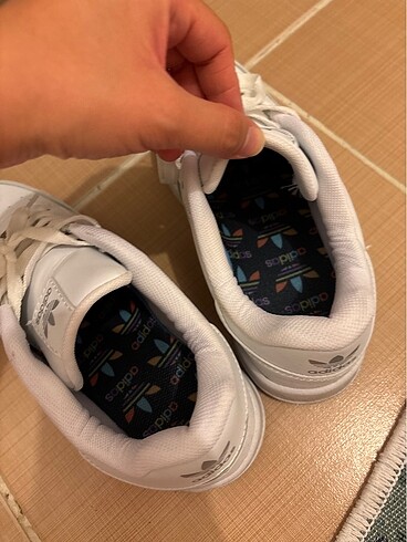 Adidas beyaz ayakkabı 39 numara kadın