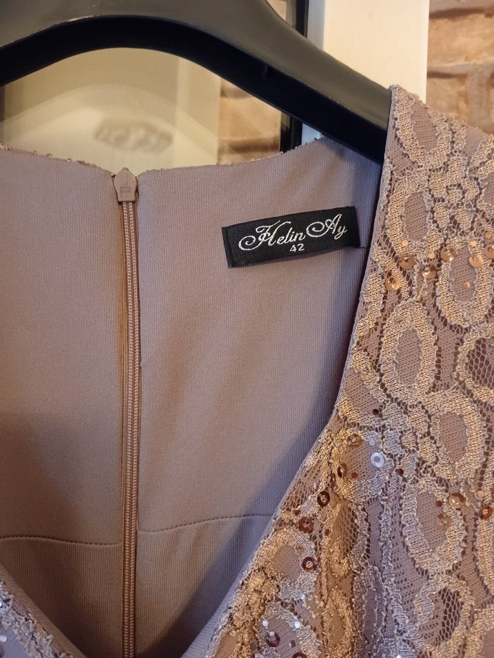 Dantel Detaylı V Yaka Bej Uzun Elbise - Görsel 4